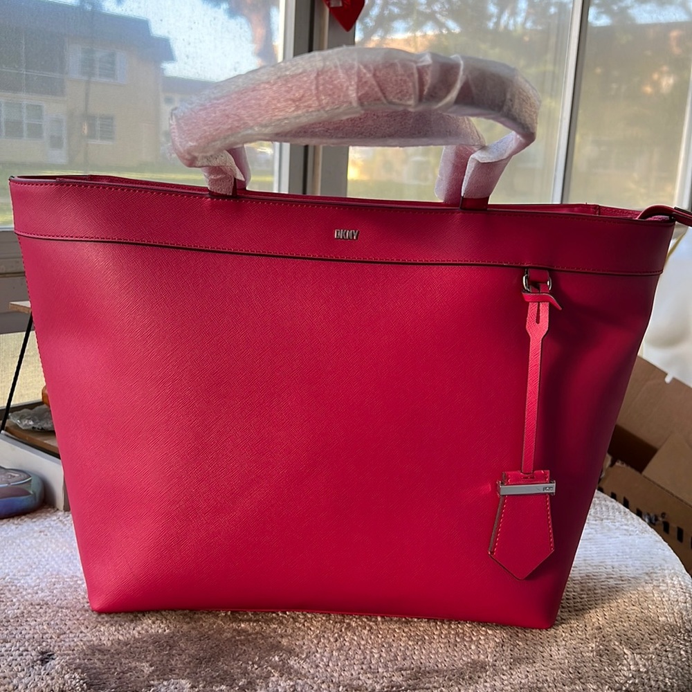 DONNA KARAN NY WAVERLY HUGE ZIP TOTE